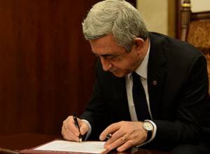 Serzh Sargsyan signs NA adopted law