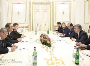 Prime Minister receives RF Ambassador to Armenia