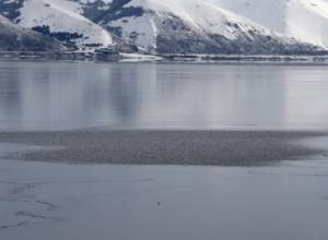 Ավտոքարշակը հայտնվել Է Սևանա լճի սառած հատվածում