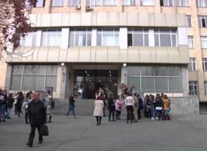 Студентки в защиту замдекана