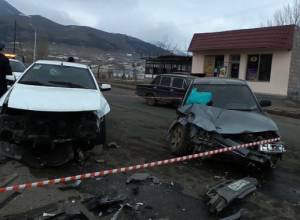 Столкнулись автомобили марки «Саманд» и «ВАЗ-21010», есть 8 пострадавших