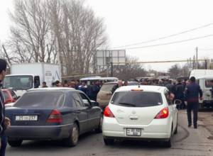 Residents of Ohanavan block road