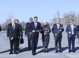 Делегация РФ посетила Мемориальный комплекс Цицернакаберд