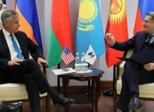 Председатель Коллегии ЕЭК Тигран Саркисян встретился с Послом США в России Джоном Хантсманом