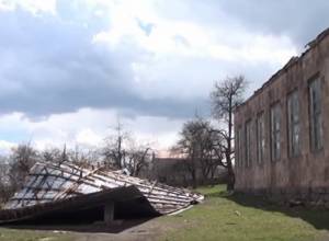 Ветер унес новую крышу одзунской школы N 2