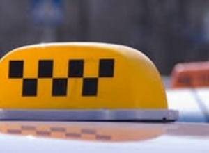 Under threat of using knife, taxi driver demands money