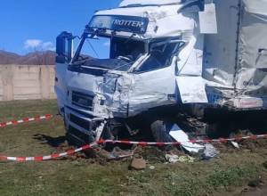 Trucks crash in Spitak, one of drivers dies