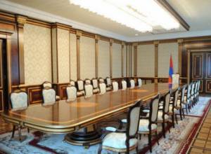 Serzh Sargsyan releases his Chief Advisor and Press Secretary
