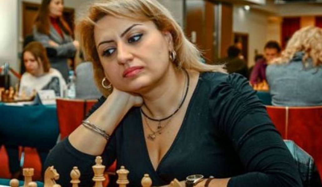 a1chess-woman-1-2