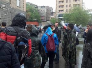 Студенческая забастовка в ЕГУ: некоторые студенты присоединились к шествию «Мой шаг»: Аравот