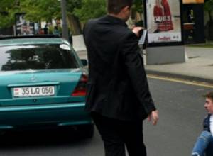 Водителя, совершившего наезд на участника акции, уволили с работы