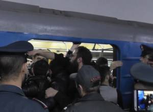 Метро парализовано