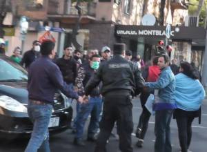 Видеоматериал, как полицейские применили силу утром