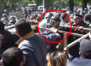 Полиция задержат нарушителей порядка