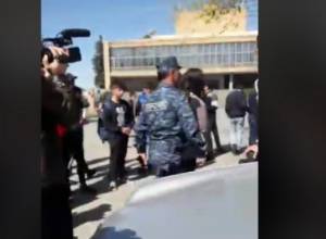 Gyumri residents protest at Theatrical Square