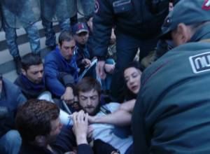 Заявление полиции об удержании задержанных дольше установленного времени