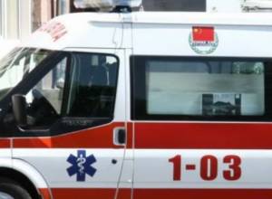 На площади Республики дежурят шесть карет скорой помощи