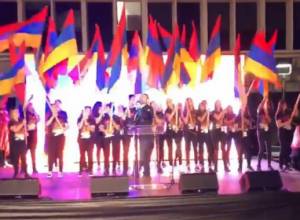 В Глендейле организовано ежегодное зажжение свечей и победное шествие