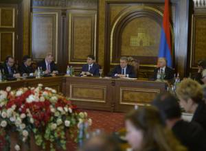 Каждая сторона может выступить со своими предложениями