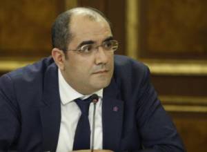 Հրաչյա Ռոստոմյանը հրաժարվել է պաշտոնից