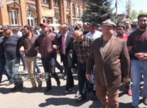 Vardan Ghukasyan joins Gyumri march