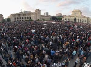 Live: На Площади Республики начнется митинг
