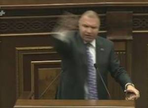 Ում հանձնարարություն եք դուք կադարում. Մելքումյանի արտահերթ ելույթը