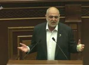 Սեյրան Սարոյան. բանից դուրս  է գալիս՝ պաշտոնակռիվ է