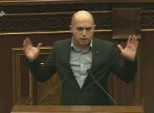 Չափից ավելի արագ ենք գալիս իրար վրա. Աշոտյան