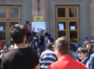 Vanadzor municipality and regional administration blocked