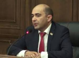 «Մենք ոչ մեկին միայնակ չենք թողել». Էդմոն Մարուքյանը՝ Նիկոլ Փաշինյանին ուշ միանալու մասին