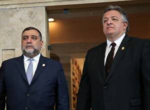 Ruben Vardanyan and Noubar Afeyan congratulate Nikol Pashinyan on his election as Prime Minister of Armenia