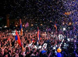 Հենրիխ Մխիթարյան. «Կեցցե՛ս, Հայ ժողովուրդ»
