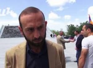 «Մի փոքր համբերություն և Ժիրայր Սեֆիլյանն ազատ կարձակվի»  Արարատ Միրզոյան