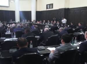 На первом заседании правительства присутствовали как бывшие, так и нынешние чиновники