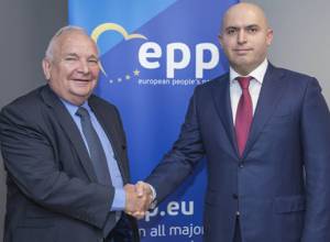 Армен Ашотян проинформировал председателя НПЕ о состоянии в Армении