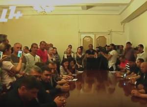 Военкоматы оптимизируют: протест сотрудников напротив правительства