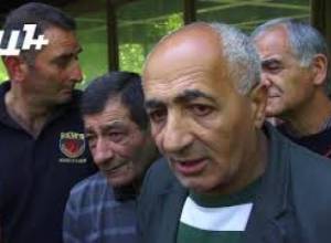 Նաիրիտցիները Նախագահականի դիմաց էին