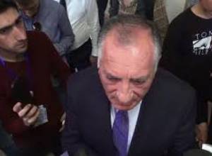 Կամո Արեյանը փորձեց համոզել ցուցարարներին