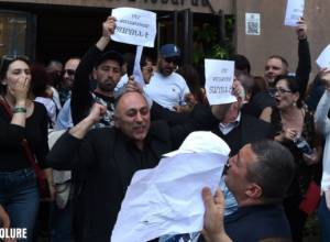 Demonstrators demand Taron Margaryan's resignation