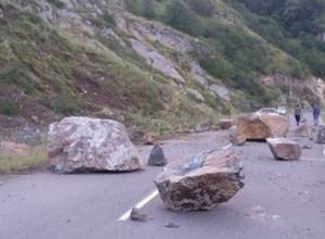 Камнепад в селе Сюник