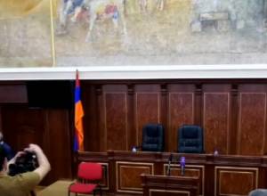 Заседание совета старейшин общины Гюмри, созываемое силой закона