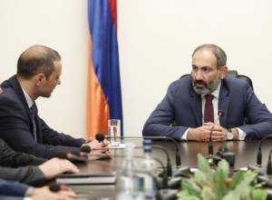 Prime Minister presents newly appointed NSC Secretary