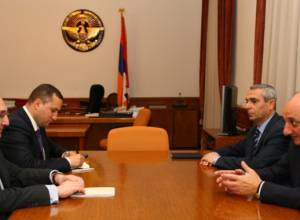 Бако Саакян встретился с Зограбом Мнацаканяном