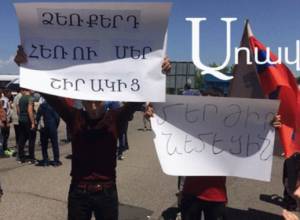 Փակել են Գյումրի-Երևան ճանապարհը, պահանջում են Ռուբեն Հայրապետյանի հրաժարականը. Առավոտ