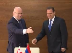 Главы МО Армении и Грузии обсудили вопросы углубления сотрудничества