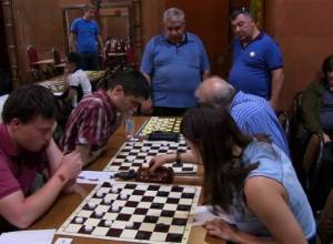 Դիմիտրի Մելնիկովը՝ Երեւանի շաշկու մրցաշարի առաջատար