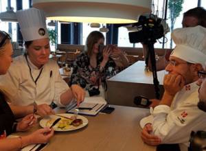 Կանայք հավանել են Լեւոն Արոնյանի պատրաստած խորտիկը