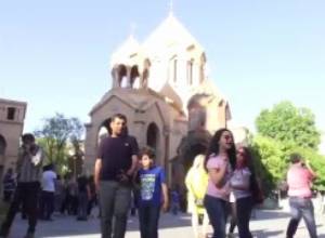 6.06,18  Live. Պահանջում են Կաթողիկոսի հրաժարականը