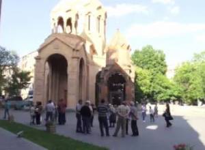 9.06 Live. Հերթական ակցիան՝ Կաթողիկոսի հրաժարականի պահանջով